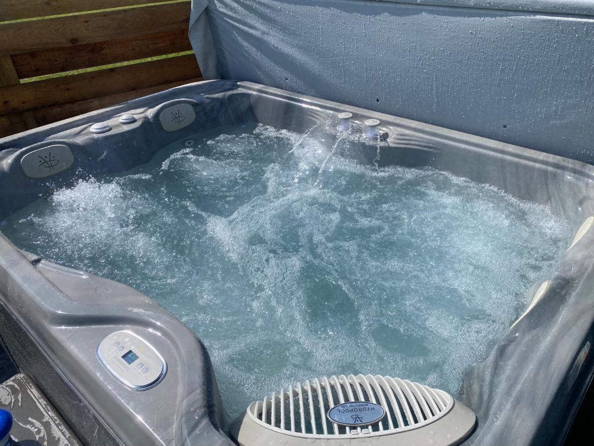 Farr North 2 With Hot-tub Lodge Wick (Highlands)